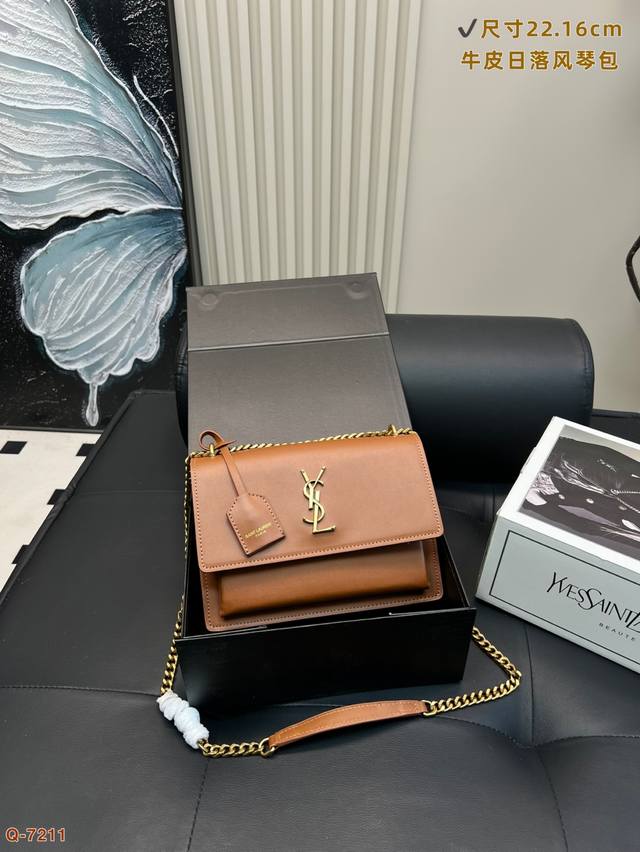 配免税店全套包装 Ysl圣罗兰Sunset 日落包永不过时的款式，特制纳帕牛皮纹，包身精致又立体，侧面是小风琴设计，有种低调奢华的感觉，容量感人，背后还有插袋各