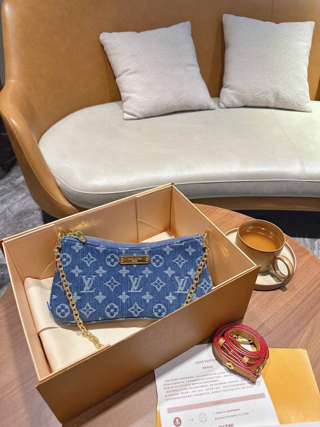 折叠礼盒官网飞机盒 Lv 牛仔 新款 Liv Pochette双拉链Lv 是真好搭配，上身更是美滋滋 2条肩带 能搭配出3种感觉腋下、手拿、斜跨肿么摆弄它都能出
