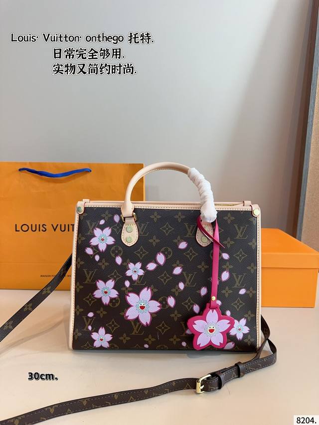 Lv 路易威登 Onthego系列 托特包 新款刺绣款肩带丛林包 哇咔咔太喜欢了 真是惊艳到我了、包包挺括 很能装 整体而言 非常实用 又耐造 尺寸:30*11 Lv 路易威登 Onthego系列 托特包 新款刺绣款肩带丛林包 哇咔咔太喜欢了 真是惊艳到我了、包包挺括 很能装 整体而言 非常实用 又耐造 尺寸:30*11