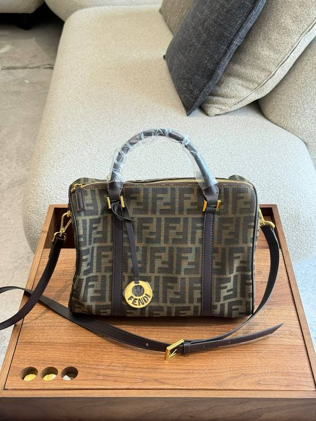 Fendi中古老花枕头包25Cm