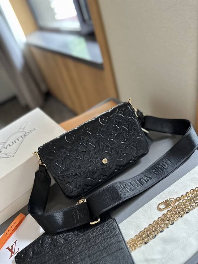 头层牛皮 礼盒包装 Lv 新款 Kirigami 三件套手包。买一得三的好事再次发生了,这款三合一信封手包的设计真是大惊喜,、手机、证件、现金、钥匙口红等日常小 头层牛皮 礼盒包装 Lv 新款 Kirigami 三件套手包。买一得三的好事再次发生了,这款三合一信封手包的设计真是大惊喜,、手机、证件、现金、钥匙口红等日常小