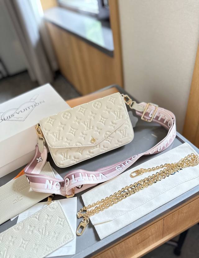 头层牛皮 礼盒包装 Lv 新款 Kirigami 三件套手包。买一得三的好事再次发生了,这款三合一信封手包的设计真是大惊喜,、手机、证件、现金、钥匙口红等日常小 头层牛皮 礼盒包装 Lv 新款 Kirigami 三件套手包。买一得三的好事再次发生了,这款三合一信封手包的设计真是大惊喜,、手机、证件、现金、钥匙口红等日常小