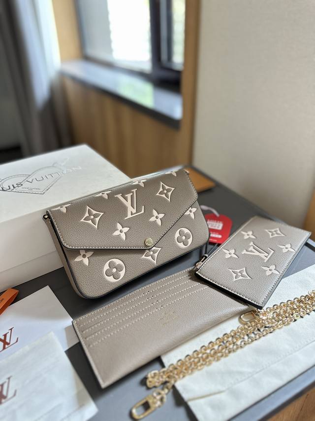 牛皮 “折叠礼盒官网飞机盒” Lv 新款 Kirigami 三件套手包。买一得三的好事再次发生了,这款三合一信封手包的设计真是大惊喜,、手机、证件、现金、钥匙口 牛皮 “折叠礼盒官网飞机盒” Lv 新款 Kirigami 三件套手包。买一得三的好事再次发生了,这款三合一信封手包的设计真是大惊喜,、手机、证件、现金、钥匙口