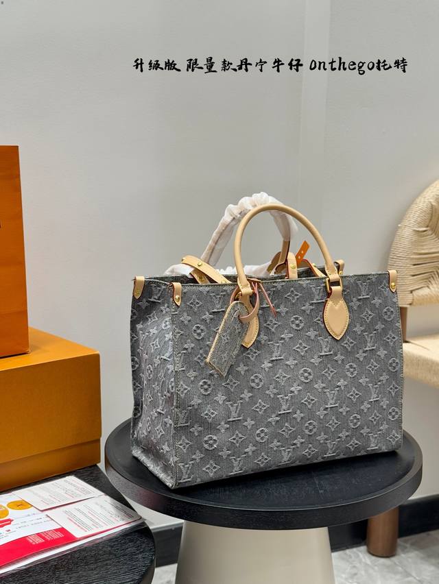 礼盒包装 升级版！ 这款简直是我最爱的包包了 Lv 限量款新款丛林Onthego托特Tote 购物袋 丹宁牛仔的材质超级轻便超级好凹造型 肩带的植鞣革采用了这一