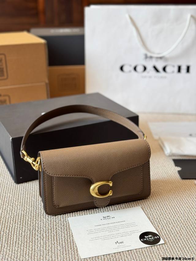 顶级原单 牛皮 三层 新Tabby 三层酒神包 Coach 家酒神包Tabby手提包单肩斜挎包。让小姐姐第一眼看到就会爱上它。被誉为平价版小酒神包的蔻驰Tabb