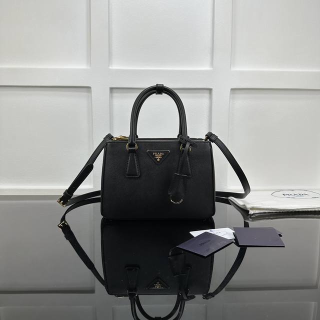 Prada 新款专柜品质,顶级原单货 原厂皮,原厂五金、杀手包小号 ,实物实拍,款号:1Ba896克皮细布纹 尺寸:W24.5Xh16.5Xd11Cm, Prada 新款专柜品质,顶级原单货 原厂皮,原厂五金、杀手包小号 ,实物实拍,款号:1Ba896克皮细布纹 尺寸:W24.5Xh16.5Xd11Cm,