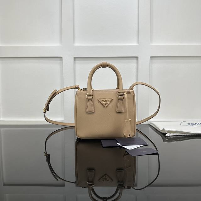 Prada 新款专柜品质,顶级原单货 原厂皮,原厂五金、Mini杀手包 ,实物实拍,款号:1Ba906裸粉细布纹 尺寸:W20Xh15Xd9.5Cm, Prada 新款专柜品质,顶级原单货 原厂皮,原厂五金、Mini杀手包 ,实物实拍,款号:1Ba906裸粉细布纹 尺寸:W20Xh15Xd9.5Cm,