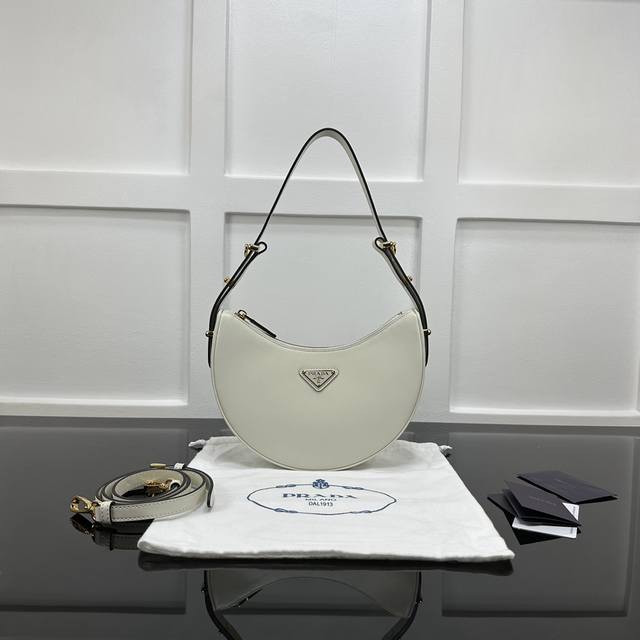Prada 新款专柜品质,顶级原单货 原厂皮,原厂五金、,实物实拍,款号:1Bc194白皮 双肩带 尺寸:W22.5Xh18.5Xd6.5Cm, Prada 新款专柜品质,顶级原单货 原厂皮,原厂五金、,实物实拍,款号:1Bc194白皮 双肩带 尺寸:W22.5Xh18.5Xd6.5Cm,