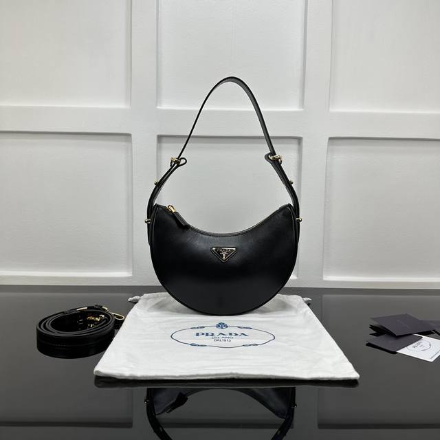 Prada 新款专柜品质,顶级原单货 原厂皮,原厂五金、,实物实拍,款号:1Bc194克皮 双肩带 尺寸:W22.5Xh18.5Xd6.5Cm, Prada 新款专柜品质,顶级原单货 原厂皮,原厂五金、,实物实拍,款号:1Bc194克皮 双肩带 尺寸:W22.5Xh18.5Xd6.5Cm,