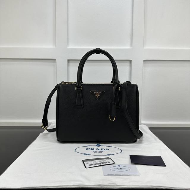 Prada 杀手包中号,新款专柜品质,顶级原单货 原厂皮,原厂五金、实物实拍,款号:1Ba863克色细布纹 165代工码 尺寸:W28Xh20Xd12Cm, Prada 杀手包中号,新款专柜品质,顶级原单货 原厂皮,原厂五金、实物实拍,款号:1Ba863克色细布纹 165代工码 尺寸:W28Xh20Xd12Cm,