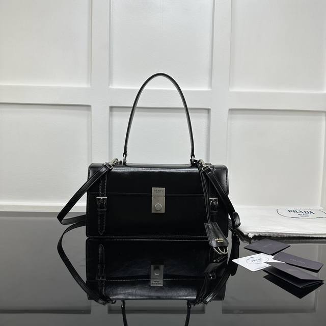 Prada 新款专柜品质,顶级原单货 原厂皮,原厂五金、,实物实拍,款号:1Bn026克皮 尺寸:W32Xh16.5Xd10Cm, Prada 新款专柜品质,顶级原单货 原厂皮,原厂五金、,实物实拍,款号:1Bn026克皮 尺寸:W32Xh16.5Xd10Cm,