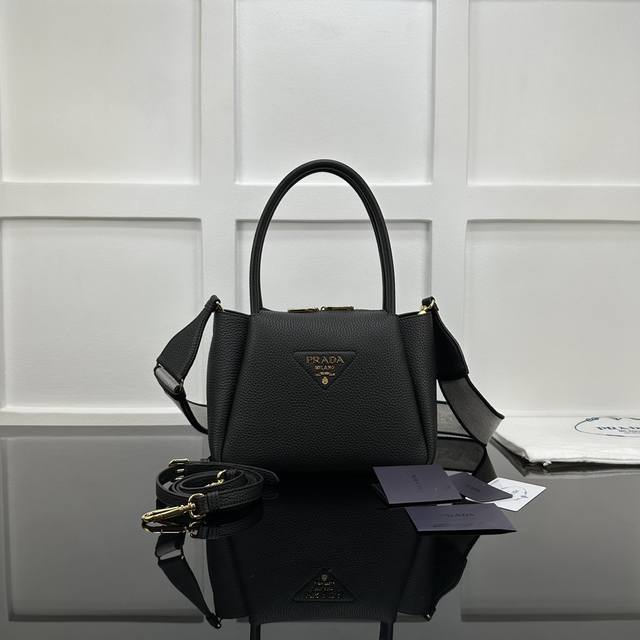 Prada 新款专柜品质,顶级原单货 原厂鹿纹皮,原厂五金、实物实拍,款号:1Bc145克色金色五金 双肩带 羊皮内里 尺寸:W23Xh21Xd10Cm, Prada 新款专柜品质,顶级原单货 原厂鹿纹皮,原厂五金、实物实拍,款号:1Bc145克色金色五金 双肩带 羊皮内里 尺寸:W23Xh21Xd10Cm,