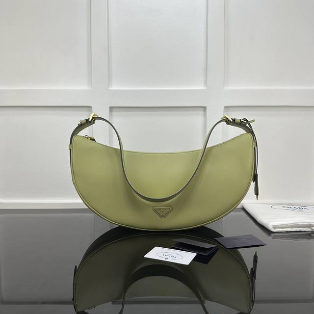 Prada 新款专柜品质,顶级原单货 原厂皮,原厂五金、,实物实拍,款号:1Bc255开心果绿 尺寸:W42Xh19.5Xd8.5Cm, Prada 新款专柜品质,顶级原单货 原厂皮,原厂五金、,实物实拍,款号:1Bc255开心果绿 尺寸:W42Xh19.5Xd8.5Cm,