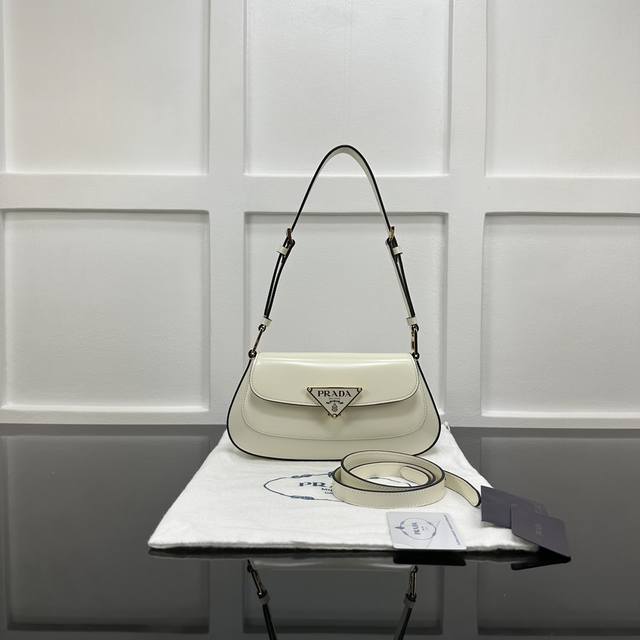 Prada 新款专柜品质,顶级原单货 原厂皮,原厂五金、,实物实拍,款号:1Bd345白色 双肩带 尺寸:W24Xh11Xd4Cm, Prada 新款专柜品质,顶级原单货 原厂皮,原厂五金、,实物实拍,款号:1Bd345白色 双肩带 尺寸:W24Xh11Xd4Cm,