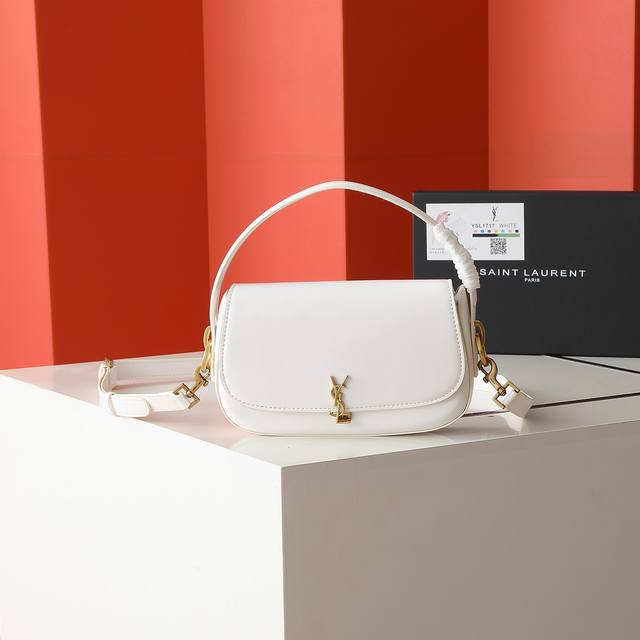 圣罗兰工厂Pvoltaire腋下包極簡主義最愛的款式，透露著高級的美感！椭圆腋下包型很有复古感，手拎腋下背法皆宜！翻盖搭扣很新颖！这就是极简遇上复古的感觉，完美