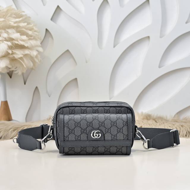 Gucci-古奇最新款男士斜挎包采用进口小牛皮 皮质柔软 手感超赞 做工精致 高贵五金 细节完美 时尚休闲百搭 质量与质感都能衬托出你独特的品味尺寸：19.5