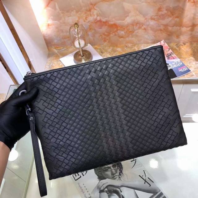 Bv官网最新Bottega 简称Bv宝提嘉：狠货来袭 进口打蜡牛皮，原版五金，独特的设计风格完美至极！让时尚变得无止境 那质感和 那手工无可挑剔，独一无二的它，