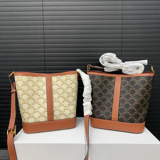 Celine 赛琳 小号 Triomphe 凯旋门老花满印 子母水桶包 单肩斜挎包 实物拍摄 配送防尘袋折叠礼盒 22 X 18Cm Celine 赛琳 小号 Triomphe 凯旋门老花满印 子母水桶包 单肩斜挎包 实物拍摄 配送防尘袋折叠礼盒 22 X 18Cm