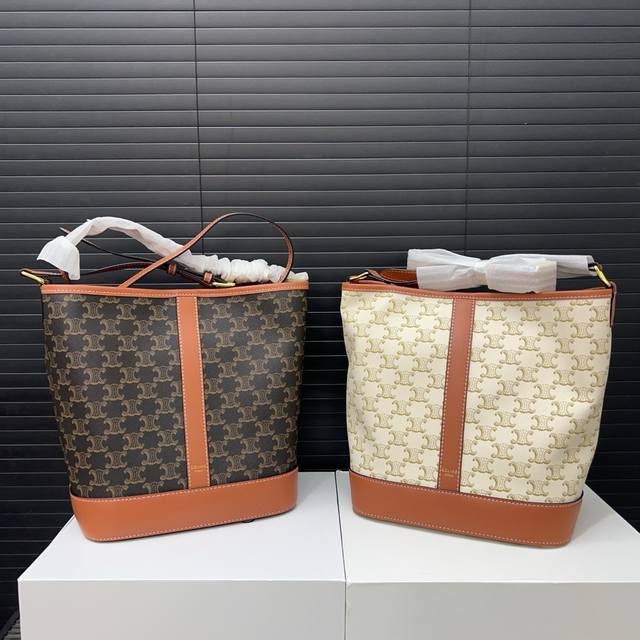 Celine 赛琳 大号 Triomphe 凯旋门老花满印 子母水桶包 单肩斜挎包 实物拍摄 配送防尘袋折叠礼盒 24 X 28Cm Celine 赛琳 大号 Triomphe 凯旋门老花满印 子母水桶包 单肩斜挎包 实物拍摄 配送防尘袋折叠礼盒 24 X 28Cm