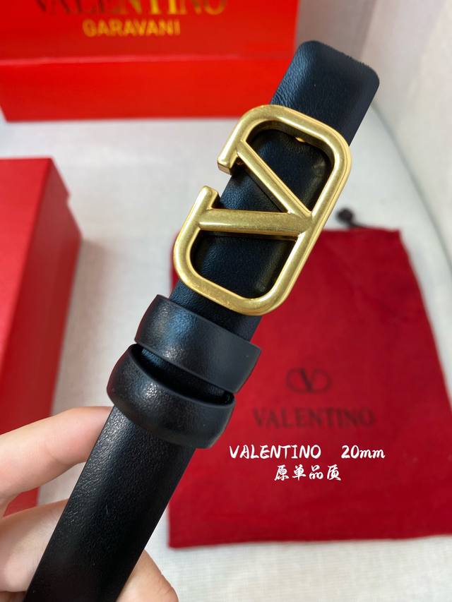 华伦天奴20Mm经典款双面色一带两用款 双面头层牛皮腰带搭配华伦精品镂空扣，华丽优雅