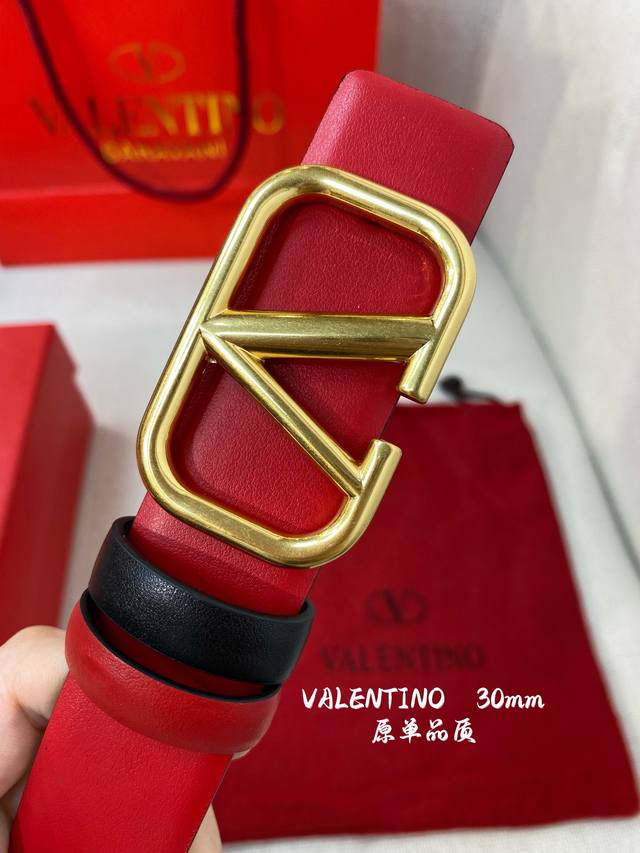 华伦天奴30Mm经典款双面色一带两用款 双面头层牛皮腰带搭配华伦精品镂空扣，华丽优雅