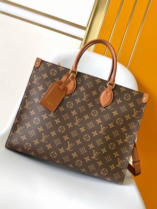 M14235 顶级原单 动态163 本款 Organizer 手袋出自 Onthego 系列，为 Monogram 帆布搭配皮革手柄和名牌。宽敞内里可容纳笔记本