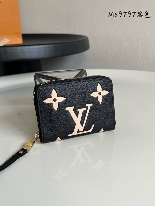 工厂P价 顶级原单M69787，Ｍ69797黑色 本款 Zippy 零钱包取材 Monogram Empreinte 牛皮，烘托 Monogram 图案压纹的色