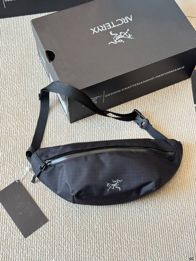 Arcteryx始祖鸟 Granville 多功能拉链开合N400R-Ac2防撕裂面料 防水单肩斜挎腰包 始祖鸟防撕裂防水单肩斜挎腰包 拥抱山河 尺寸 15 1 Arcteryx始祖鸟 Granville 多功能拉链开合N400R-Ac2防撕裂面料 防水单肩斜挎腰包 始祖鸟防撕裂防水单肩斜挎腰包 拥抱山河 尺寸 15 1