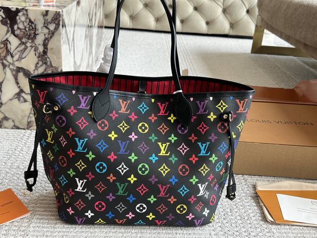Lv Neverfull购物袋 N41605Lv 家的经典王牌，超大容量的设计作为妈咪包和Ol通勤都是妥妥 滴,出镜率 最高的包款。条纹内衬完全不单调沉闷，设计