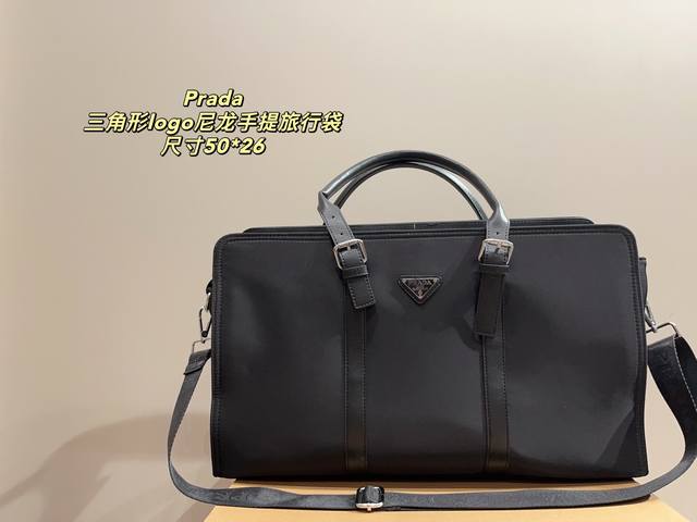 无盒尺寸50.26 普拉达Prada 三角形Logo尼龙手提旅行袋 大容量 度假旅行必备 时尚达人必备单品之一 实物绝对惊艳到你