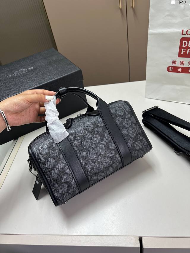 Coach蔻驰枕头包手提包 经典设计 时尚百搭 可手提 可斜挎 上身绝美 T-17尺寸24×13配盒