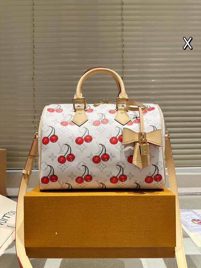 牛皮版本 Lv 樱桃系列 Lv Speedy枕头包 Lv Speedy 30Cm 枕头包 无论版型 内里和专柜毫无差别 真正原版复刻 内里可拆卸 火遍全球的爆款