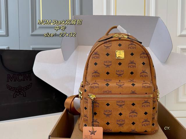 中号 飞机盒 Size:27×32中号 Mcm Stark侧饰铆钉双肩包 手工镶嵌茶色铆钉,高级时尚! 调节肩带,透气舒适、 实用且减龄,外出旅游必备! 中号 飞机盒 Size:27×32中号 Mcm Stark侧饰铆钉双肩包 手工镶嵌茶色铆钉,高级时尚! 调节肩带,透气舒适、 实用且减龄,外出旅游必备!