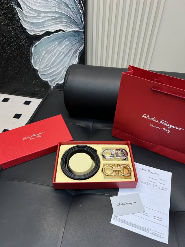 钢带头 双头 菲拉格慕！！ 高版本全钢五金 腰带 嘿哈 原单牛皮皮带～热门款 皮带里面最火的啦～质量很好 全套包装！五金绝对不褪色 皮带头和专柜一样的哦～ 配礼