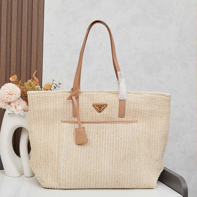 厂价 。 最高版本原厂皮顶级原单配专柜全套包装 普拉达草编包 Prada绝美草编包 是背 Prada 阳光草编包的夏天啦 马上夏至了,来推荐这只 Prada阳光 厂价 。 最高版本原厂皮顶级原单配专柜全套包装 普拉达草编包 Prada绝美草编包 是背 Prada 阳光草编包的夏天啦 马上夏至了,来推荐这只 Prada阳光