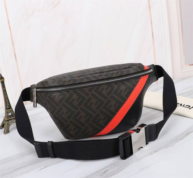 品牌: Fendi 芬迪 款式: Pvc红胸包 货号: 268568 颜色:棕灰色 尺寸: 上宽37 下宽18*20*7Cm 材质: 双字母Pvc+头层进口纳帕 品牌: Fendi 芬迪 款式: Pvc红胸包 货号: 268568 颜色:棕灰色 尺寸: 上宽37 下宽18*20*7Cm 材质: 双字母Pvc+头层进口纳帕