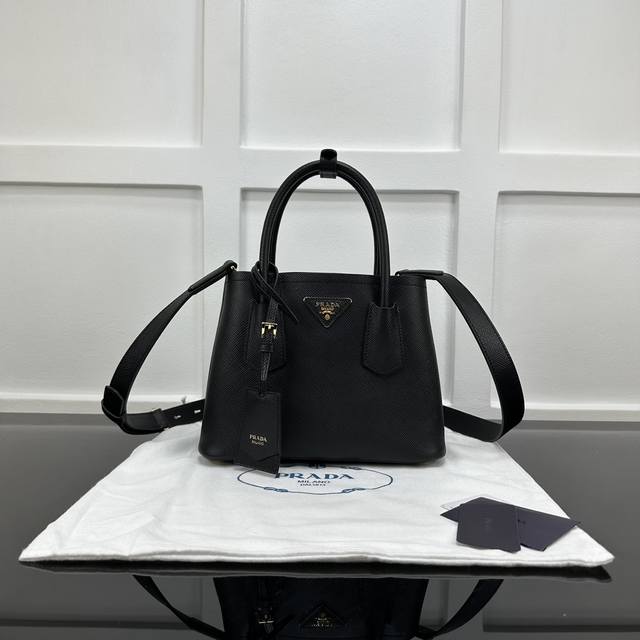 Prada 新款专柜品质,顶级原单货 原厂皮,原厂五金、实物实拍,款号:1Bg443克色粗十字纹 克色羊皮里 尺寸:W25Xh18.5Xd12.5Cm, Prada 新款专柜品质,顶级原单货 原厂皮,原厂五金、实物实拍,款号:1Bg443克色粗十字纹 克色羊皮里 尺寸:W25Xh18.5Xd12.5Cm,