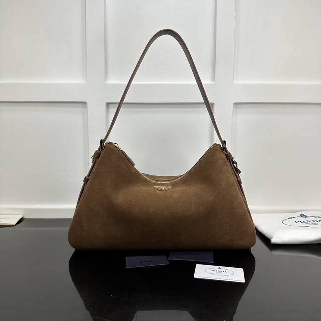 Prada 新款专柜品质,顶级原单货 原厂皮,原厂五金、实物实拍,款号:1Bc228棕磨沙 尺寸:W39Xh24Xd11.5Cm, Prada 新款专柜品质,顶级原单货 原厂皮,原厂五金、实物实拍,款号:1Bc228棕磨沙 尺寸:W39Xh24Xd11.5Cm,