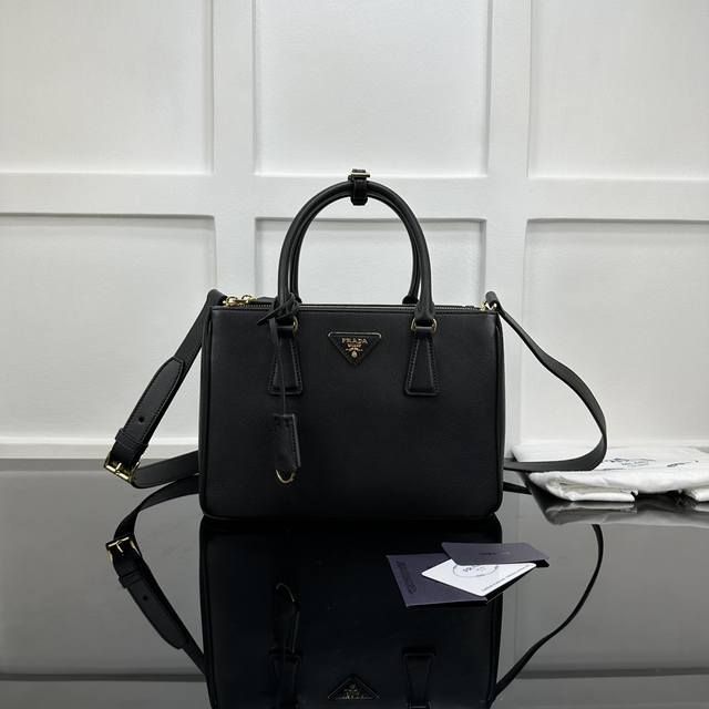 Prada 新款专柜品质,顶级原单货 原厂皮,原厂五金、杀手包 ,实物实拍,款号:1Ba863平纹克皮 尺寸:W28Xh20Xd12Cm, Prada 新款专柜品质,顶级原单货 原厂皮,原厂五金、杀手包 ,实物实拍,款号:1Ba863平纹克皮 尺寸:W28Xh20Xd12Cm,