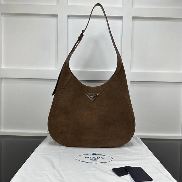 Prada 新款专柜品质,顶级原单货 原厂皮,原厂五金、实物实拍,款号:1Bc181棕磨沙超大号 尺寸:W40Xh30Xd9Cm, Prada 新款专柜品质,顶级原单货 原厂皮,原厂五金、实物实拍,款号:1Bc181棕磨沙超大号 尺寸:W40Xh30Xd9Cm,