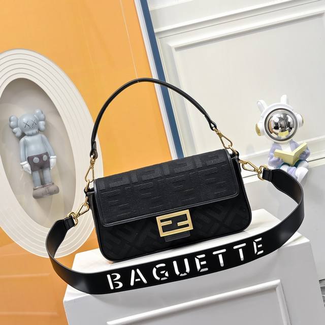 型号0053Fendi 火爆经典Baguette ,原材料采用帆布高级工艺打造,整只包双Ff立体刺绣质感无敌,配有可拆卸和Baguette字样肩带,宽肩带设计和 型号0053Fendi 火爆经典Baguette ,原材料采用帆布高级工艺打造,整只包双Ff立体刺绣质感无敌,配有可拆卸和Baguette字样肩带,宽肩带设计和
