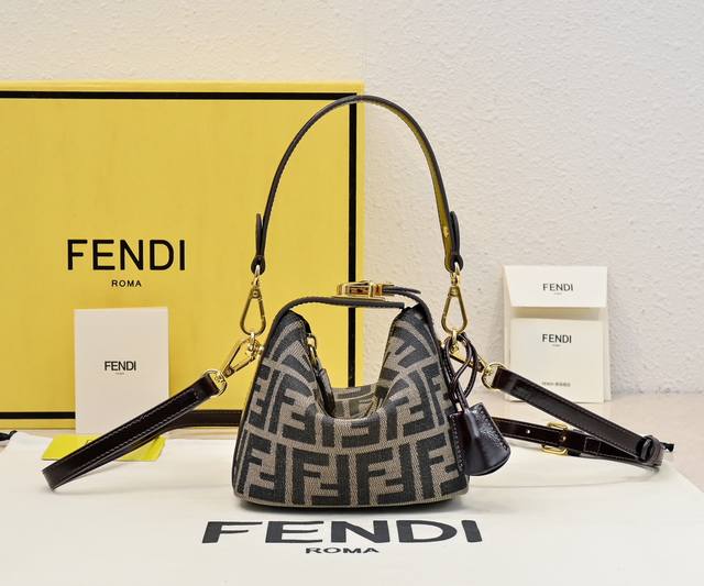 回货 中古老花化妆包便当包饭盒小胖纸 自从入了Vintage的坑之后,决定去中古店挖掘好物,发现Fendi 中古好看的经典款实在太多太多,看得眼花缭乱,但也是能 回货 中古老花化妆包便当包饭盒小胖纸 自从入了Vintage的坑之后,决定去中古店挖掘好物,发现Fendi 中古好看的经典款实在太多太多,看得眼花缭乱,但也是能