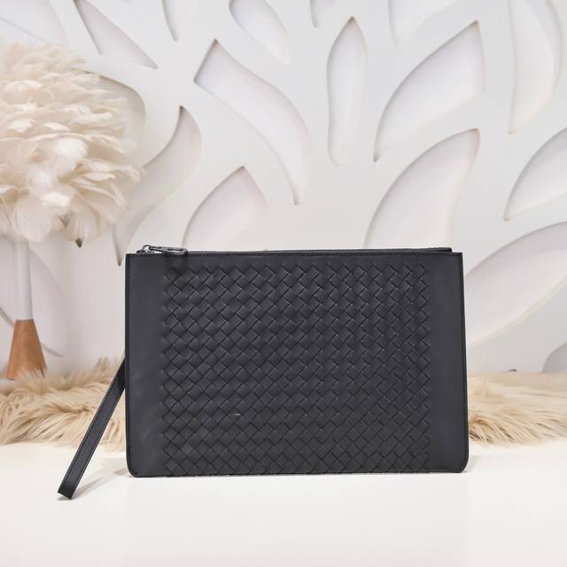 Bv-最新款男士手拿包原单品质 官网同步 采用顶级打腊胎牛皮 手感超赞 专柜原装五金 独特的设计风格 完美至极 细节做工精致 大气中有内涵 高端上档次 高品质尺 Bv-最新款男士手拿包原单品质 官网同步 采用顶级打腊胎牛皮 手感超赞 专柜原装五金 独特的设计风格 完美至极 细节做工精致 大气中有内涵 高端上档次 高品质尺