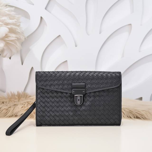 Bv-最新款男士手拿包原单品质 官网同步 采用顶级打腊胎牛皮 手感超赞 专柜原装五金 独特的设计风格 完美至极 细节做工精致 大气中有内涵 高端上档次 高品质尺 Bv-最新款男士手拿包原单品质 官网同步 采用顶级打腊胎牛皮 手感超赞 专柜原装五金 独特的设计风格 完美至极 细节做工精致 大气中有内涵 高端上档次 高品质尺