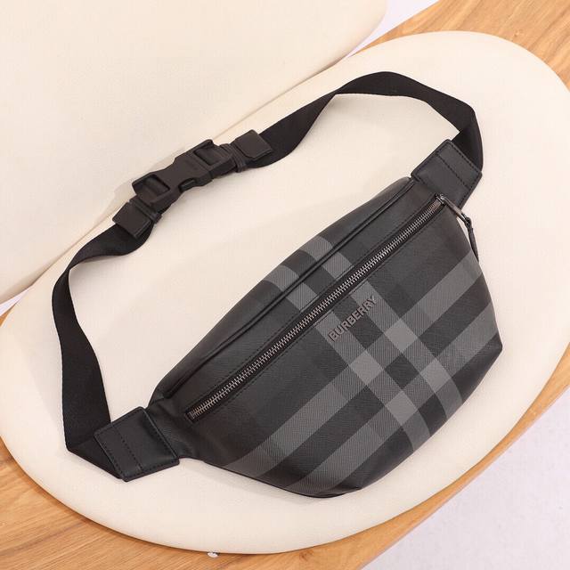 顶级版本 原厂皮 最新桦木棕格纹腰包，呈现标志性格纹设计，装饰皮革边饰及品牌徽标。可用背带斜挎或系于腰部 37.5 X 8 X17