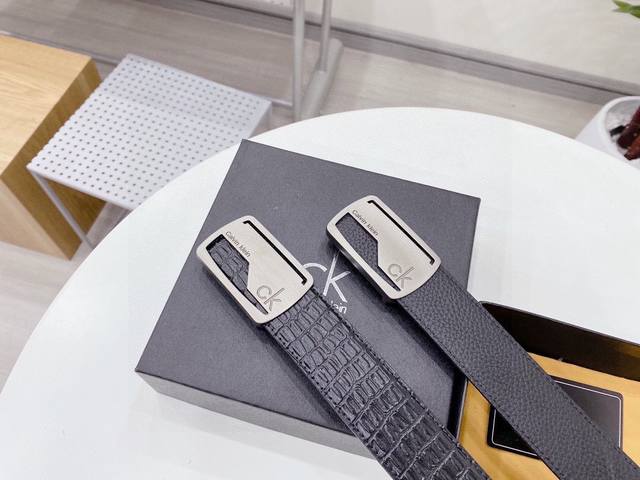 Ck 美国品牌 为全球最大的高级时尚控股公司以传统手工设计和款式新颖誉满全球 此款采用纯牛皮名师制作 随心驾驭[奸笑] 附带原版包装 宽度3.8厘米。