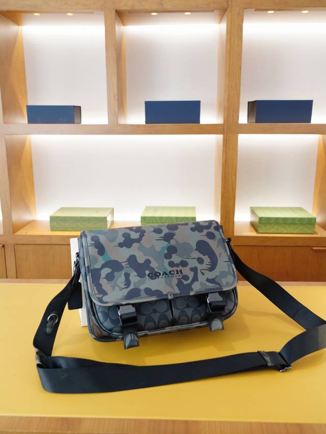 蔻驰 官网同步 高版本 斜挎单肩背包 永恒不过时的标志性产品 纯原单牛皮 顶级五金制作 非市面普通版本 今年Coach最爱的款式 全部实拍 实用性非常高 完全不