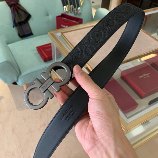 支持Nfc芯片扫描礼物首选Ferragamo菲拉格慕 皮带将摩登设计与精湛的手工技艺完美结合；压花纹带身 打造出风格华贵典雅，实用性和款式并重；3.5Cm宽 搭