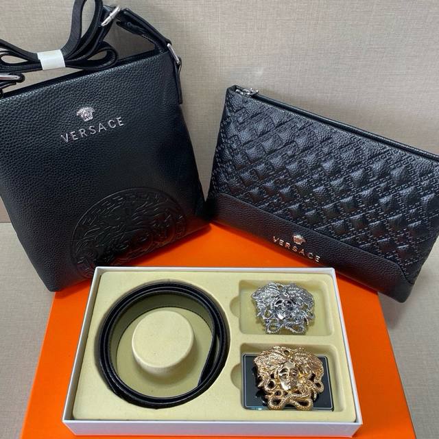 头层皮质组合礼盒包装范思哲Versace 腰带+俩款包包超级组合 实用公文包包是很合适的选择。强烈推荐这款手提包日常是非常。 双扣皮带：头层皮质带身搭配3.8C