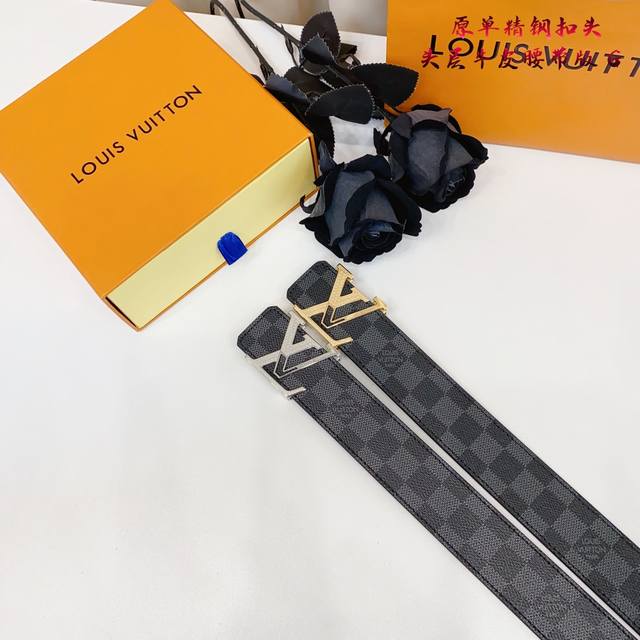 路易L驴家 寬度4.0Cm 面為原廠头层牛皮 風格效果 底為柔軟的黑色头层牛皮 經典字母精钢扣头效果 手感極佳 从买原版到开发历经数月打造而出 选料 做工细节